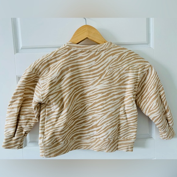 Zara sweatshirt -size 6 (fits more like 5T) - Picture 2 of 3